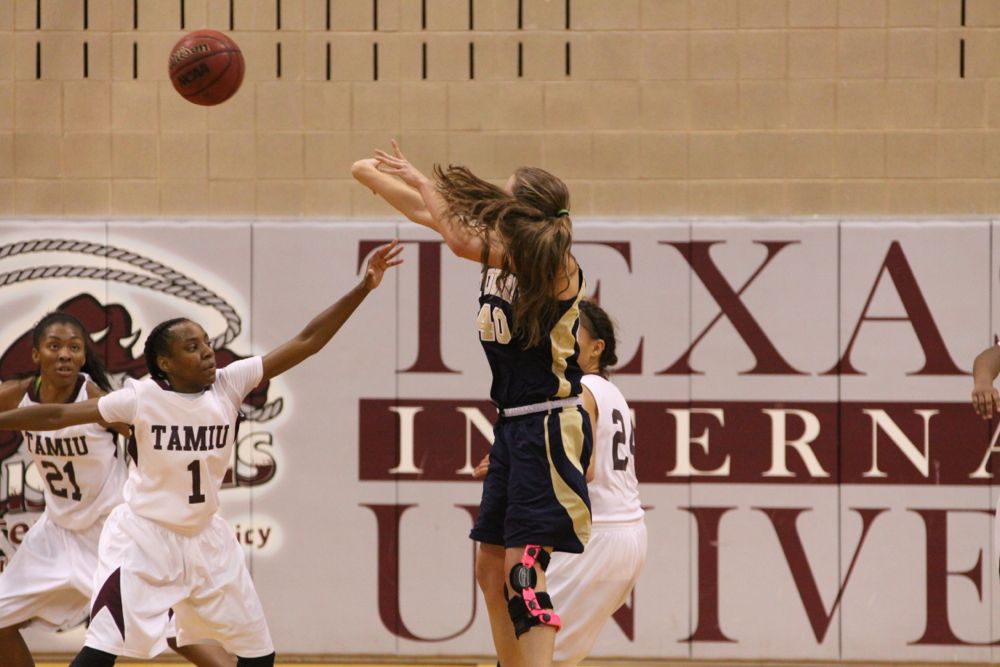 TAMIU BB v StEd - 014